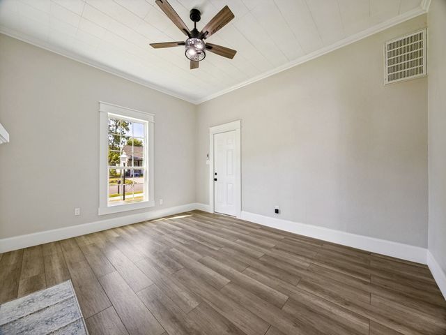 917 W Sears Street, Denison, TX 75020