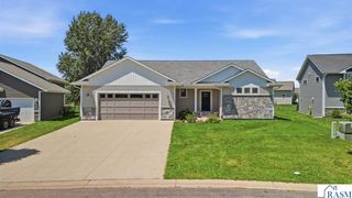820 Fieldcrest Drive, Mankato, MN 56001