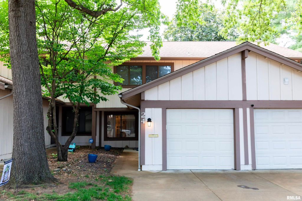 24 REDWOOD Lane, Springfield, IL 62704