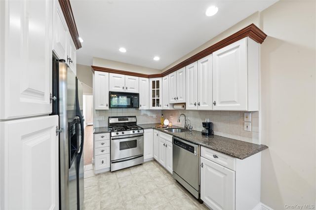 5938 69th Lane, Maspeth, NY 11378