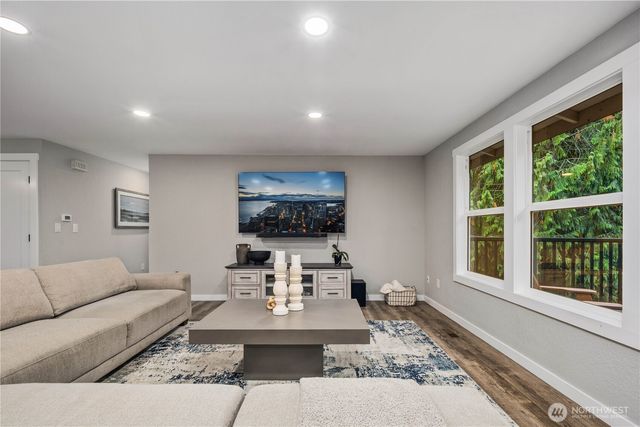 5914 43rd Avenue NW, Gig Harbor, WA 98335