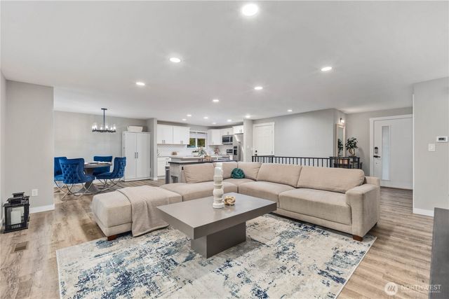 5914 43rd Avenue NW, Gig Harbor, WA 98335