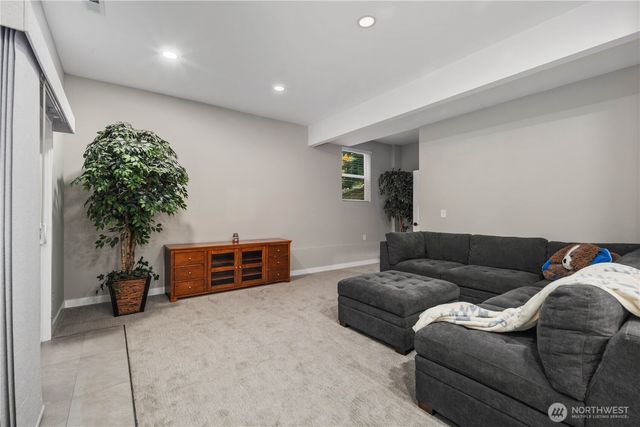 5914 43rd Avenue NW, Gig Harbor, WA 98335