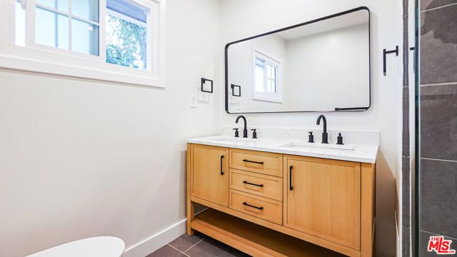4030 Abourne Road C, Los Angeles, CA 90008