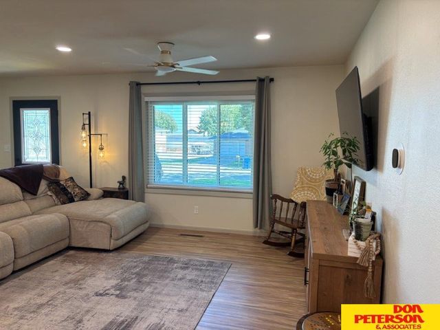 106 S Cedar Avenue, Hartington, NE 68739