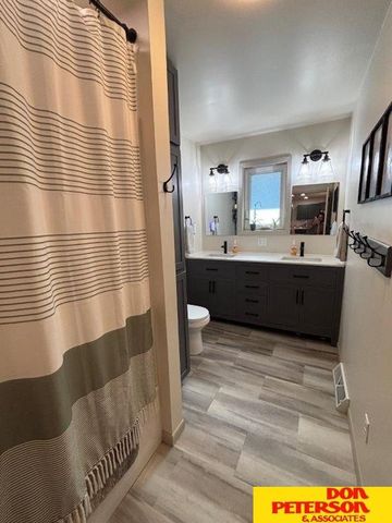 106 S Cedar Avenue, Hartington, NE 68739