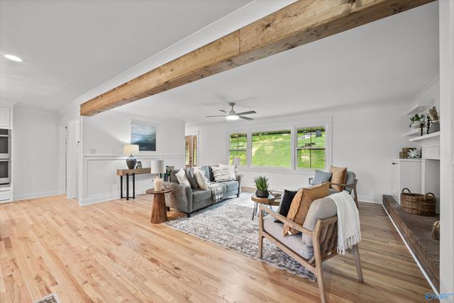 8009 Valley View Drive SE, Huntsville, AL 35802