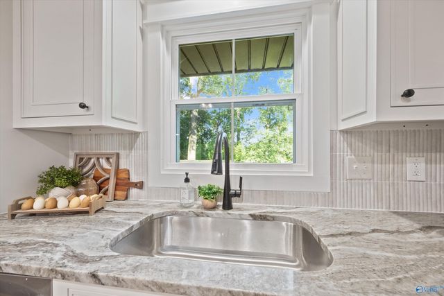 8009 Valley View Drive SE, Huntsville, AL 35802