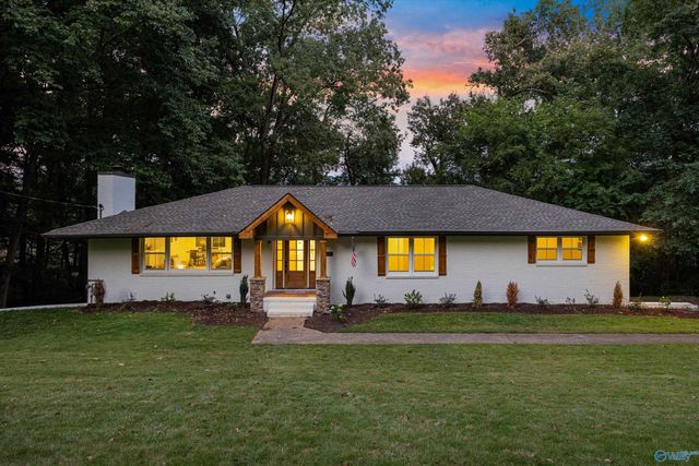 8009 Valley View Drive SE, Huntsville, AL 35802
