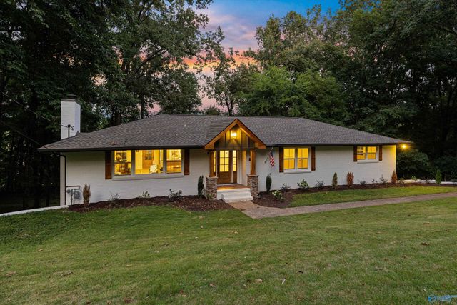 8009 Valley View Drive SE, Huntsville, AL 35802