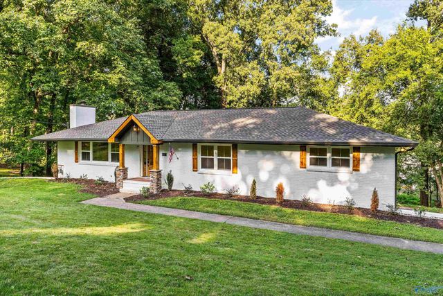 8009 Valley View Drive SE, Huntsville, AL 35802