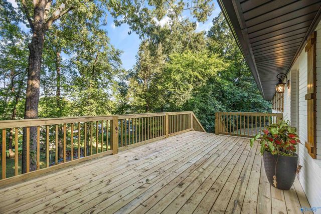 8009 Valley View Drive SE, Huntsville, AL 35802