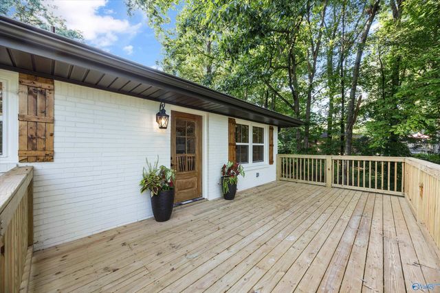 8009 Valley View Drive SE, Huntsville, AL 35802