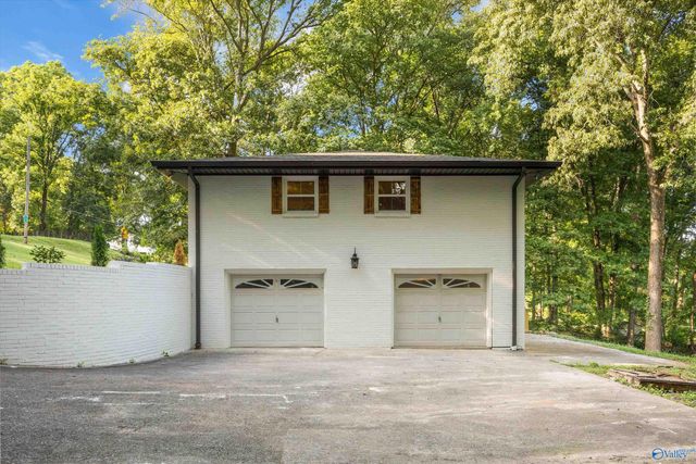 8009 Valley View Drive SE, Huntsville, AL 35802