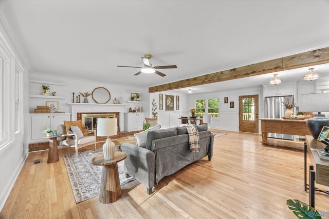 8009 Valley View Drive SE, Huntsville, AL 35802