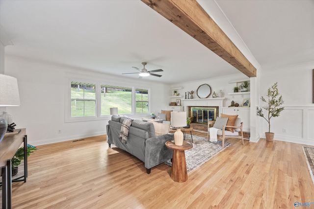 8009 Valley View Drive SE, Huntsville, AL 35802