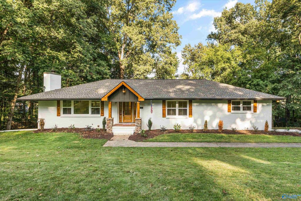 8009 Valley View Drive SE, Huntsville, AL 35802