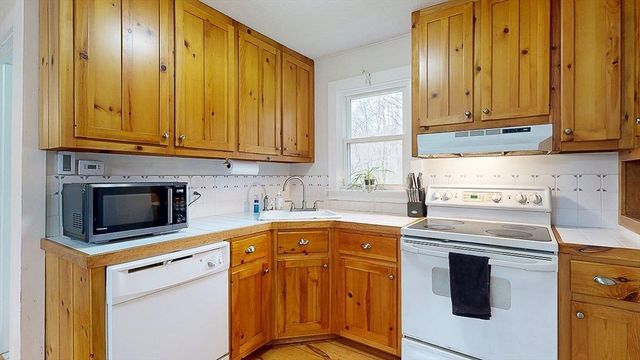 8 Juniper St, West Brookfield, MA 01585