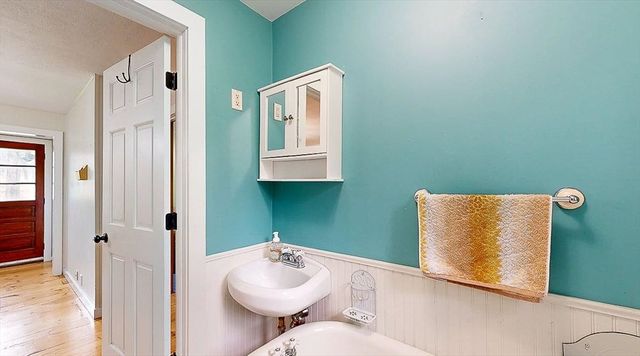 8 Juniper St, West Brookfield, MA 01585