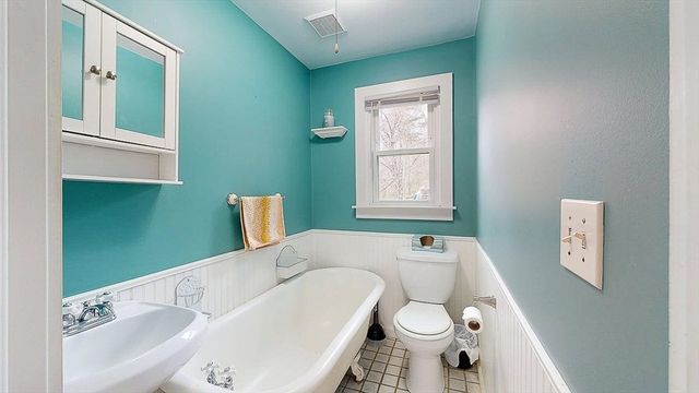 8 Juniper St, West Brookfield, MA 01585