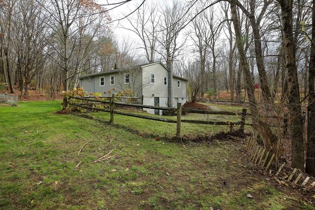 8 Juniper St, West Brookfield, MA 01585