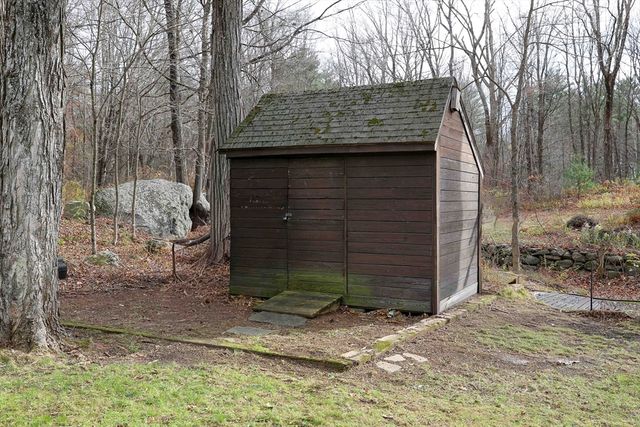 8 Juniper St, West Brookfield, MA 01585
