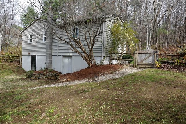 8 Juniper St, West Brookfield, MA 01585
