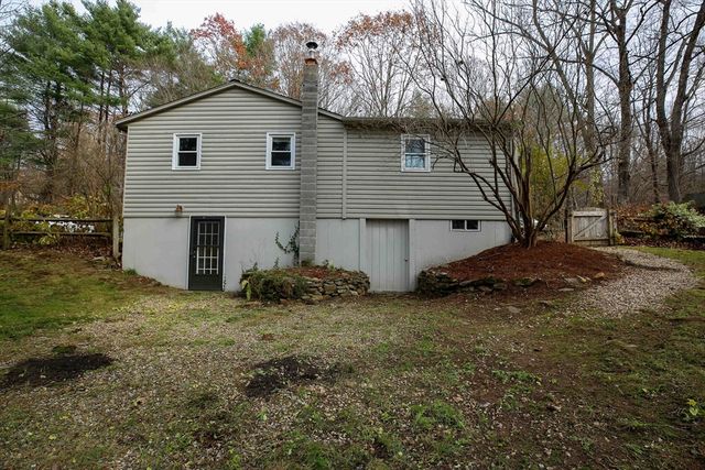 8 Juniper St, West Brookfield, MA 01585