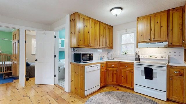 8 Juniper St, West Brookfield, MA 01585