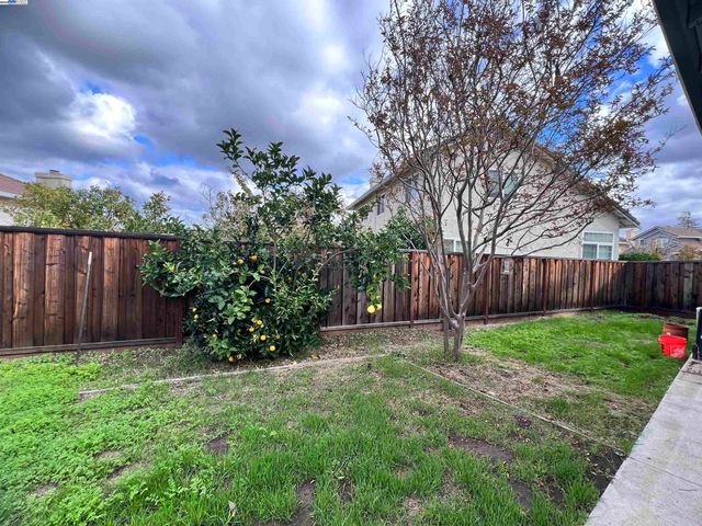 1824 Harding Ct, Antioch, CA 94509