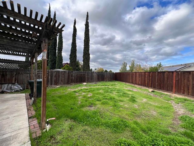 1824 Harding Ct, Antioch, CA 94509