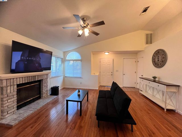 1824 Harding Ct, Antioch, CA 94509