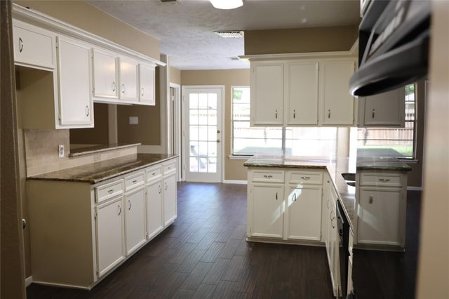 2215 Silver Falls Drive, Houston, TX 77339