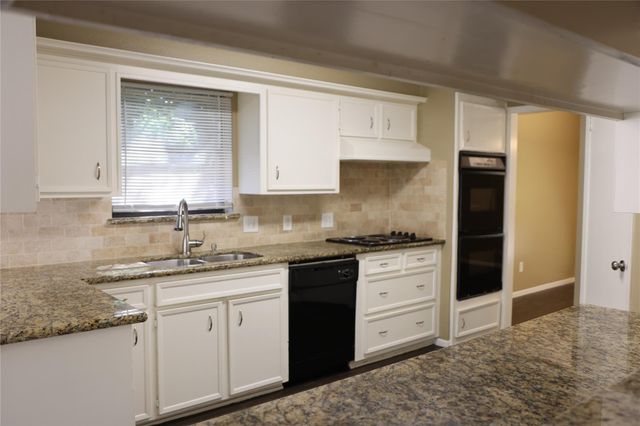 2215 Silver Falls Drive, Houston, TX 77339