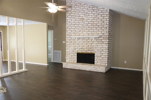 2215 Silver Falls Drive, Houston, TX 77339