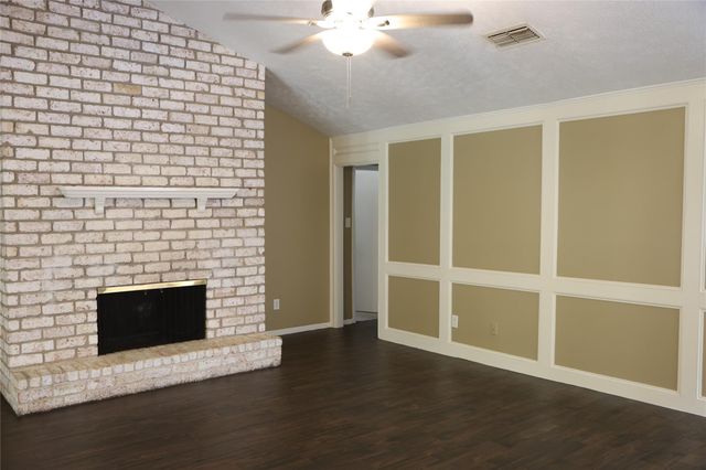 2215 Silver Falls Drive, Houston, TX 77339