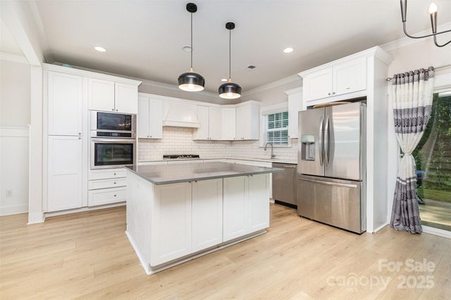 7725 Shalom Drive, Charlotte, NC 28216