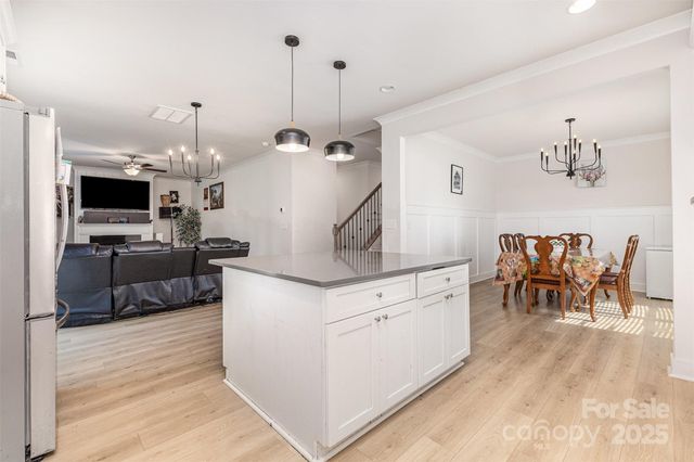 7725 Shalom Drive, Charlotte, NC 28216
