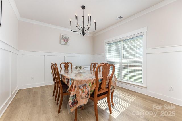 7725 Shalom Drive, Charlotte, NC 28216
