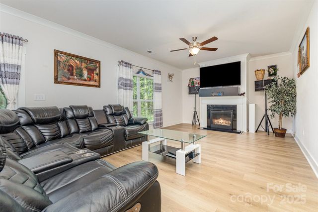 7725 Shalom Drive, Charlotte, NC 28216