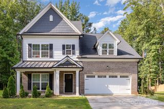 7725 Shalom Drive, Charlotte, NC 28216