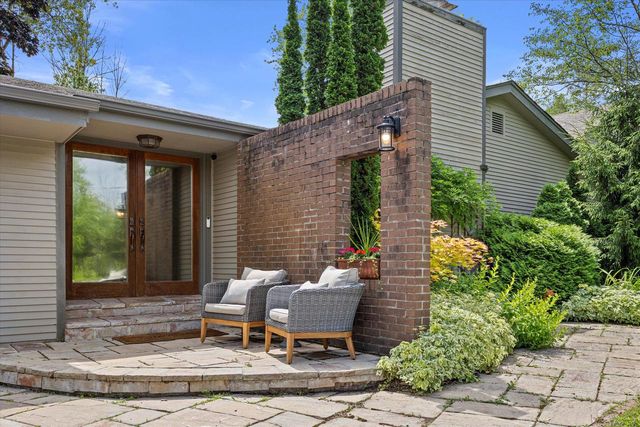 1465 W County Line ROAD, River Hills, WI 53217