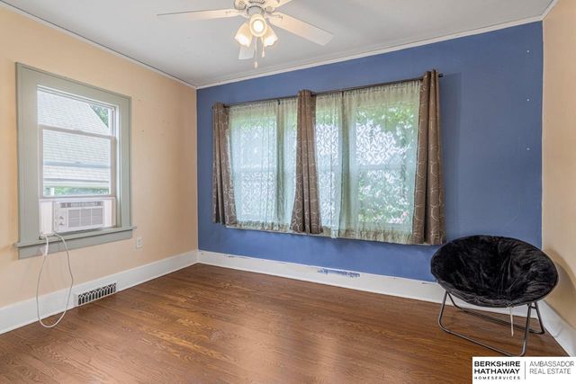 4832 Erskine Street, Omaha, NE 68104