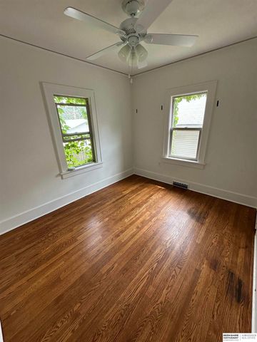 4832 Erskine Street, Omaha, NE 68104