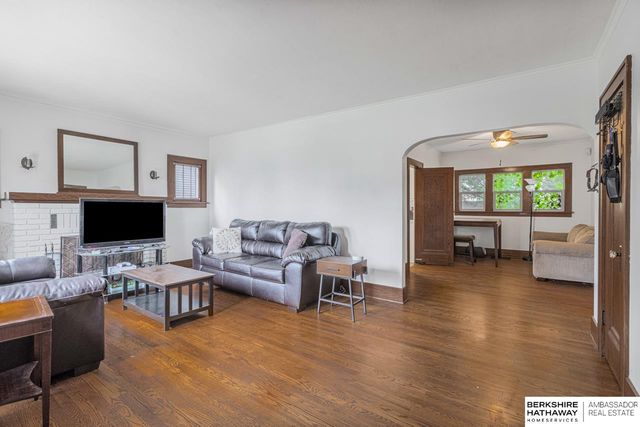4832 Erskine Street, Omaha, NE 68104