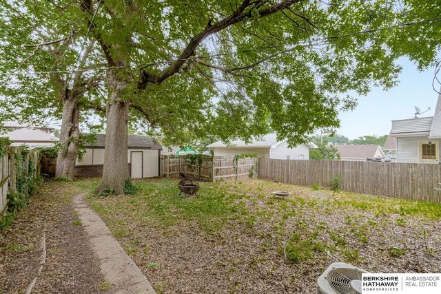 4832 Erskine Street, Omaha, NE 68104