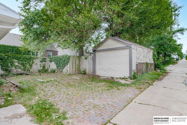 4832 Erskine Street, Omaha, NE 68104
