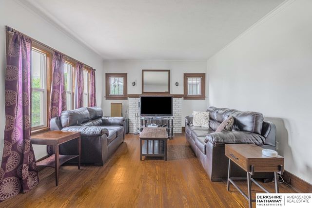4832 Erskine Street, Omaha, NE 68104