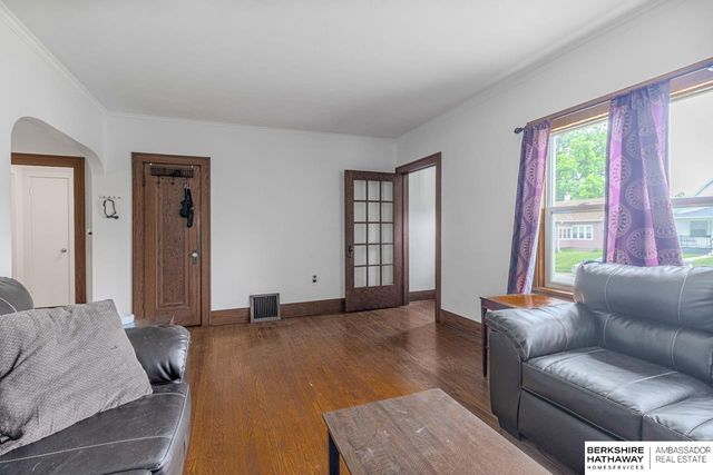 4832 Erskine Street, Omaha, NE 68104