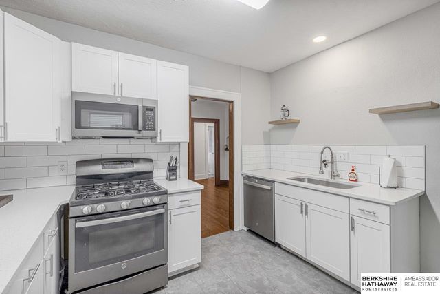 4832 Erskine Street, Omaha, NE 68104
